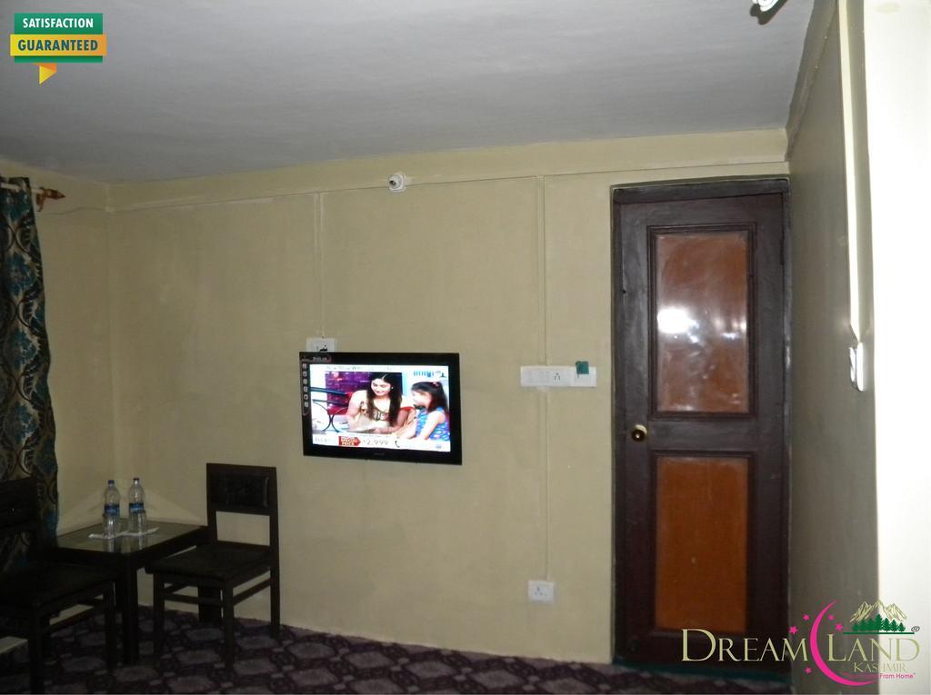 Dreamland Kashmir Cottage Pahalgam Room photo